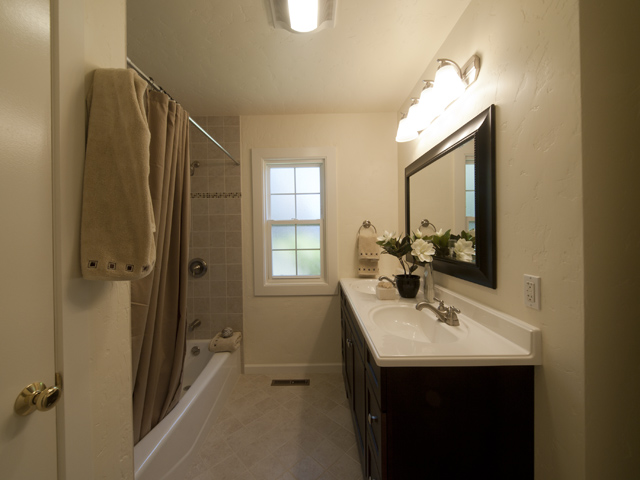 Bath picture - 4033 Campana Dr, Palo Alto 94306
