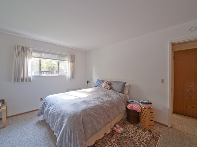 Downstairs Bedroom 1 picture - 657 Channing Ave, Palo Alto 94301