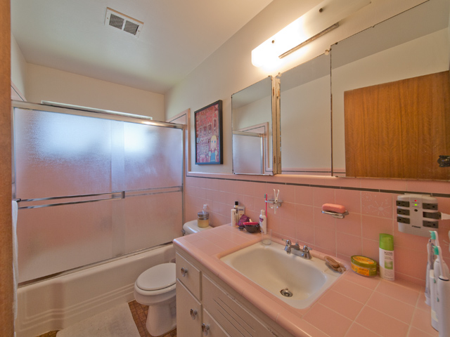 Front Bath picture - 657 Channing Ave, Palo Alto 94301