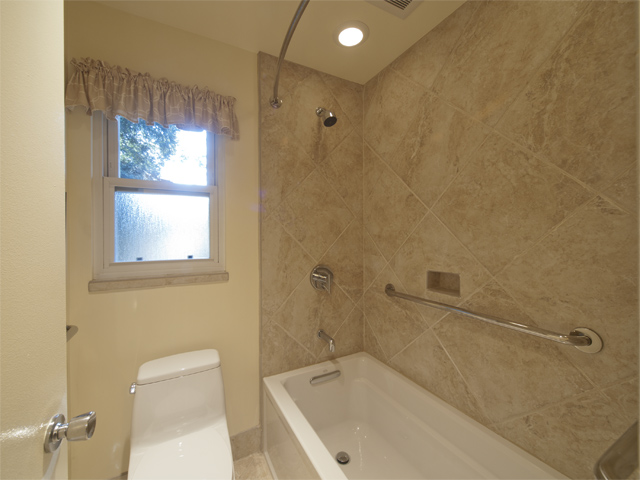 Bathroom 2 picture - 709 Charleston Ct, Palo Alto 94303