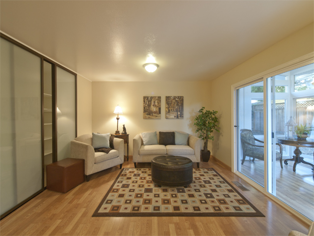 Family Room picture - 709 Charleston Ct, Palo Alto 94303