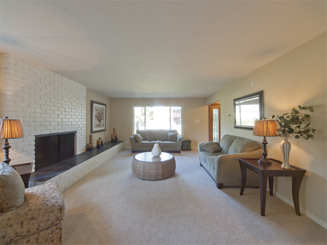 Living Room picture - 709 Charleston Ct, Palo Alto 94303