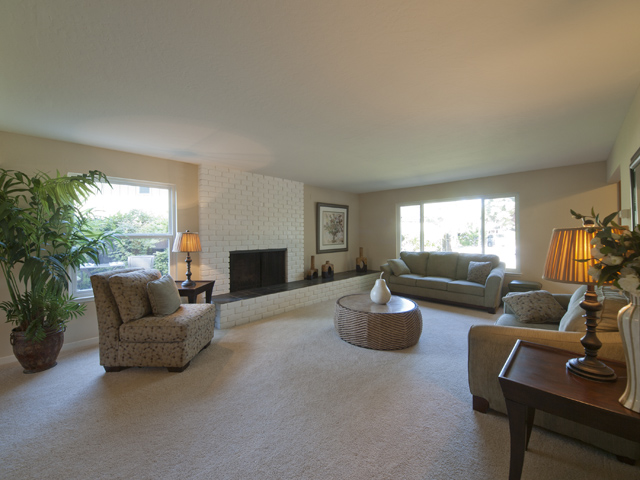 Living Room picture - 709 Charleston Ct, Palo Alto 94303