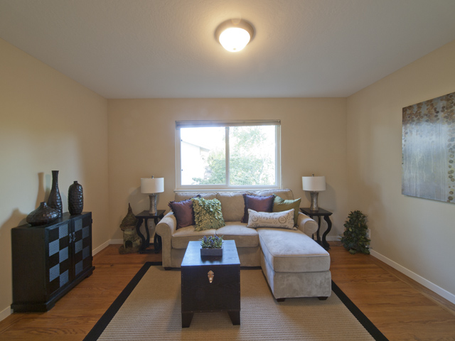 Sitting Room picture - 709 Charleston Ct, Palo Alto 94303