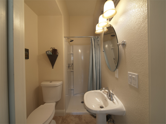 Bathroom 1 (A) picture - 1157 Garfield Ave, San Jose 95125