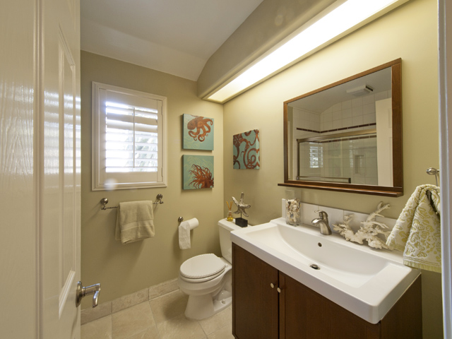 Bath (A) picture - 125 Gladys Ave, Mountain View 94043