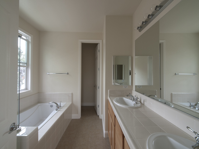 Bathroom 1 picture - 1181 Glin Terrace, Unit 27, Sunnyvale 94089