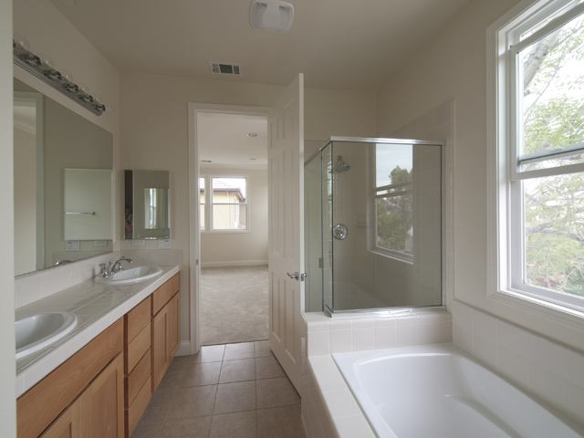 Bathroom 1 picture - 1181 Glin Terrace, Unit 27, Sunnyvale 94089