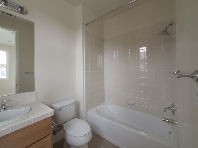 Bathroom 2 picture - 1181 Glin Terrace, Unit 27, Sunnyvale 94089