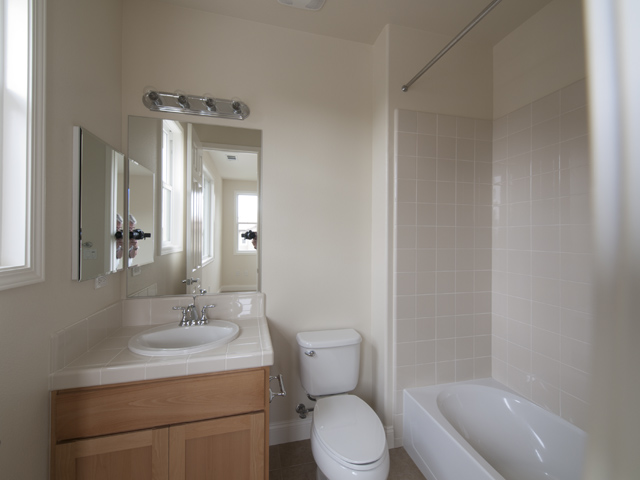 Bathroom 2 picture - 1181 Glin Terrace, Unit 27, Sunnyvale 94089