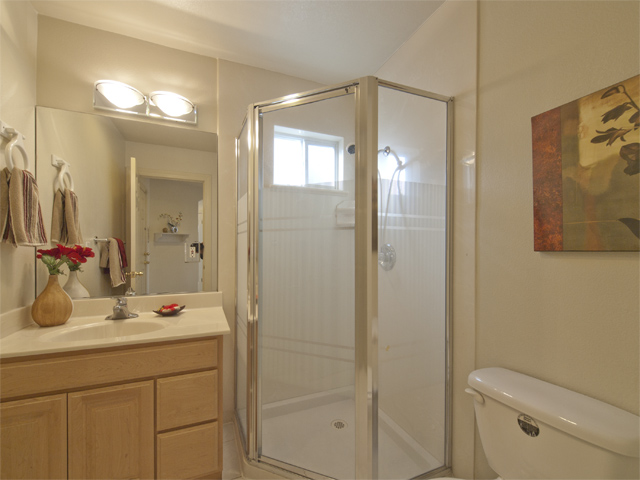 Downstairs Bath (C) picture - 10577 Johansen Dr, Cupertino 95014