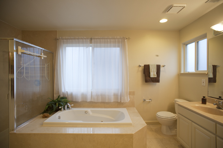 Master Bathroom (C) Picture - 10577 Johansen Dr, Cupertino 95014 Master Bathroom (C) picture - 10577 Johansen Dr, Cupertino 95014