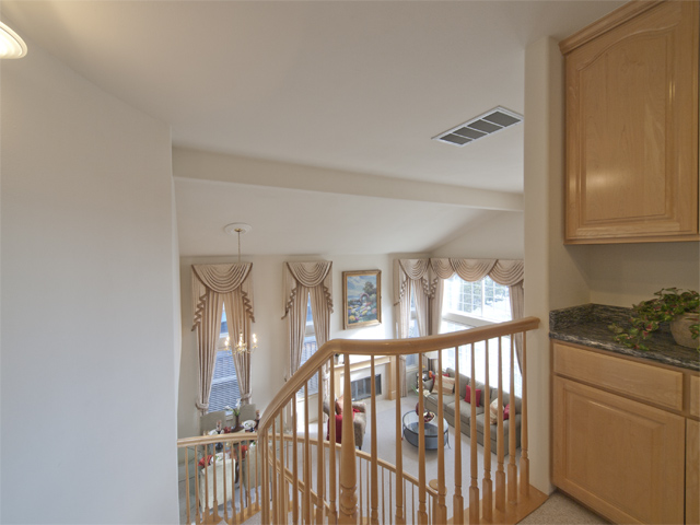 Upstairs Hall (D) picture - 10577 Johansen Dr, Cupertino 95014