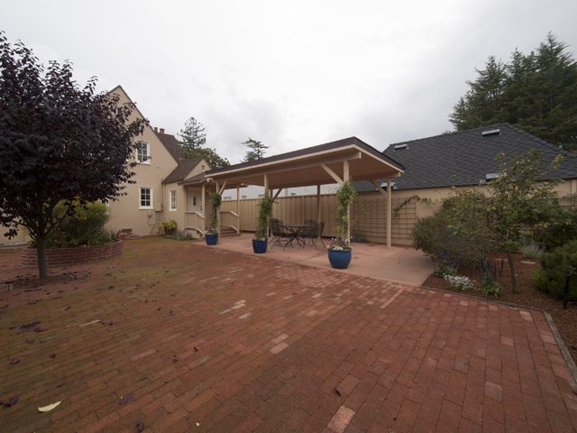 Backyard picture - 1547 Mariposa Ave, Palo Alto 94306