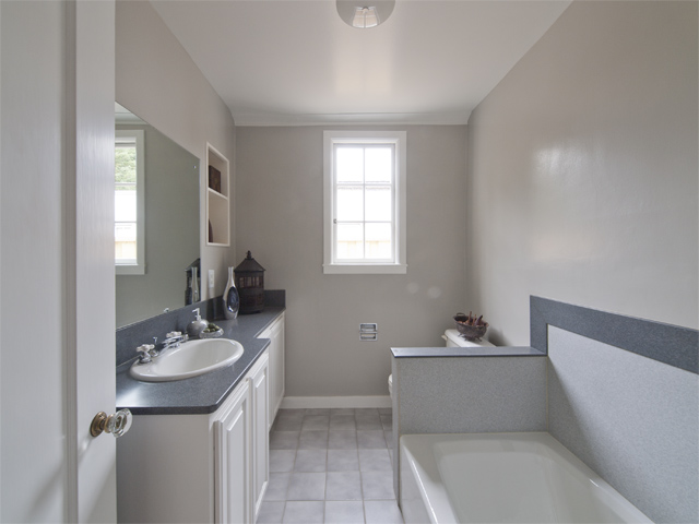 Bathroom 1 picture - 1547 Mariposa Ave, Palo Alto 94306