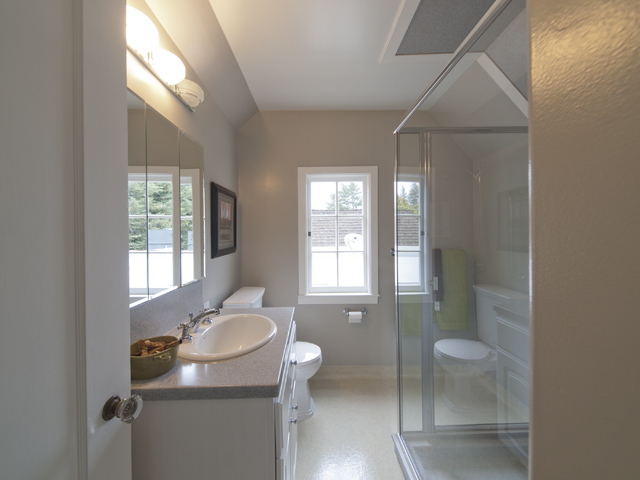 Bathroom 2 picture - 1547 Mariposa Ave, Palo Alto 94306
