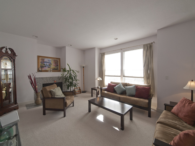 Living Room (B) picture - 1135 Phyllis Ave, Mountain View 94040