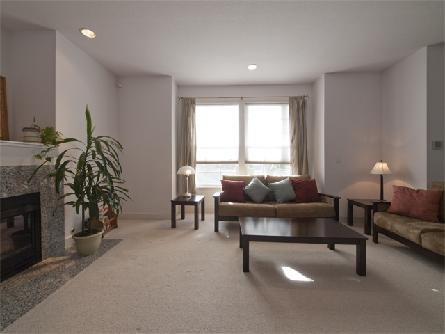 Living Room (C) picture - 1135 Phyllis Ave, Mountain View 94040
