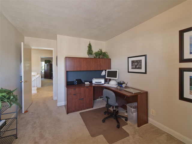 Bedroom 3 (B) picture - 18 Portofino Cir, Redwood Shores 94065