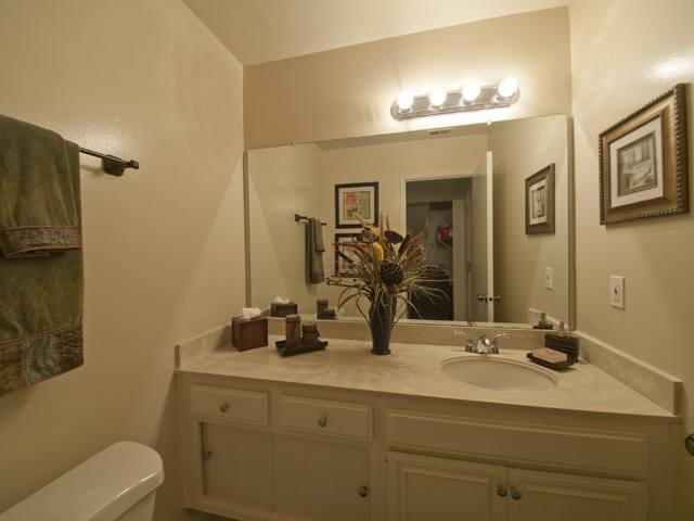 Half Bath (A) picture - 18 Portofino Cir, Redwood Shores 94065