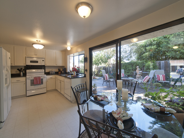 Kitchen (A) picture - 18 Portofino Cir, Redwood Shores 94065