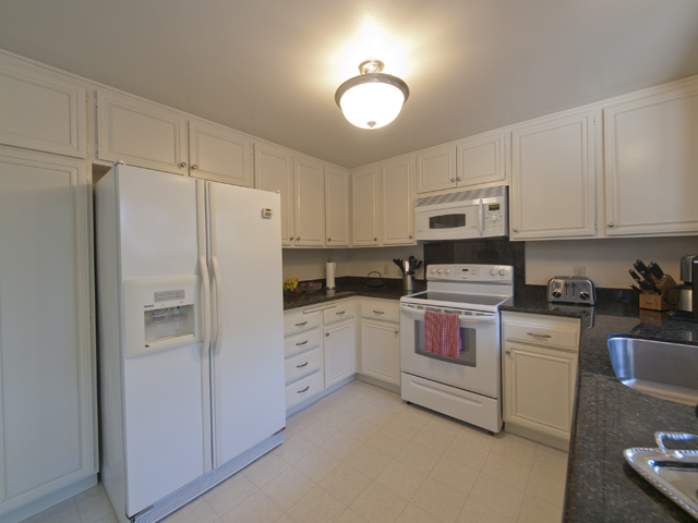 Kitchen (C) picture - 18 Portofino Cir, Redwood Shores 94065