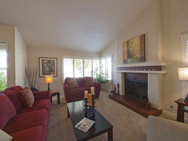 Living Room (A) picture - 18 Portofino Cir, Redwood Shores 94065