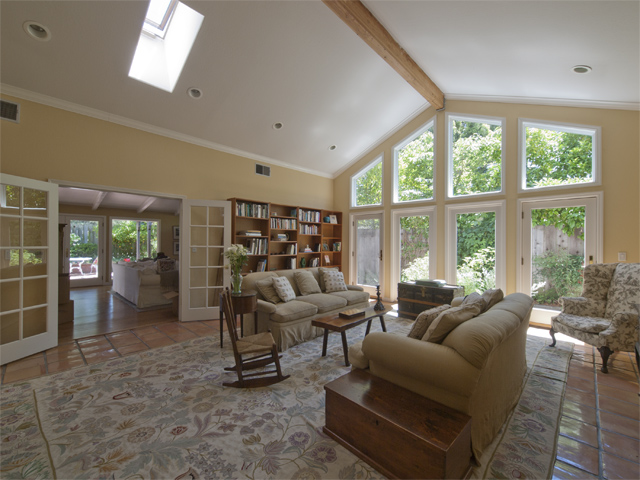 Living Room picture - 854 Rorke Way, Palo Alto 94303
