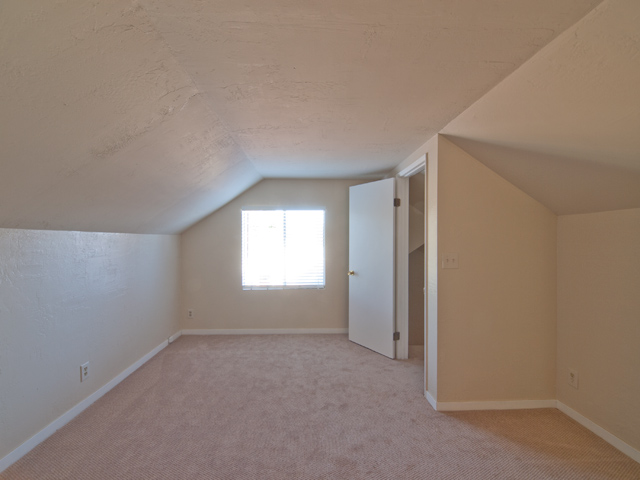 Bedroom 4 picture - 724 San Carlos Ct, Palo Alto 94306