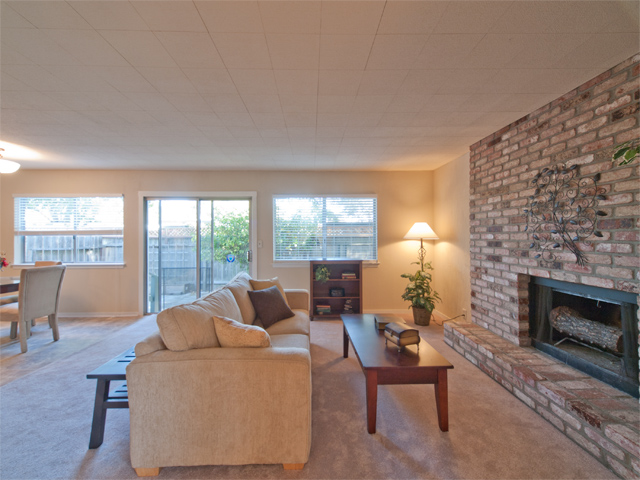 Family Room picture - 724 San Carlos Ct, Palo Alto 94306