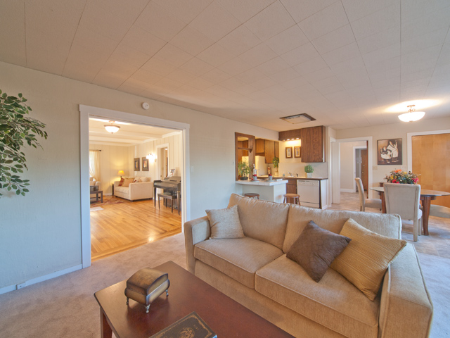 Family Room picture - 724 San Carlos Ct, Palo Alto 94306