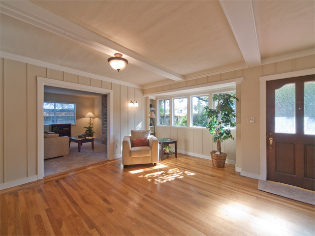 Living Room picture - 724 San Carlos Ct, Palo Alto 94306