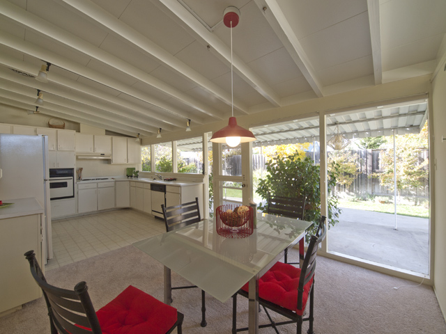 Dining Kitchen picture - 3197 Stelling Dr, Palo Alto 94303