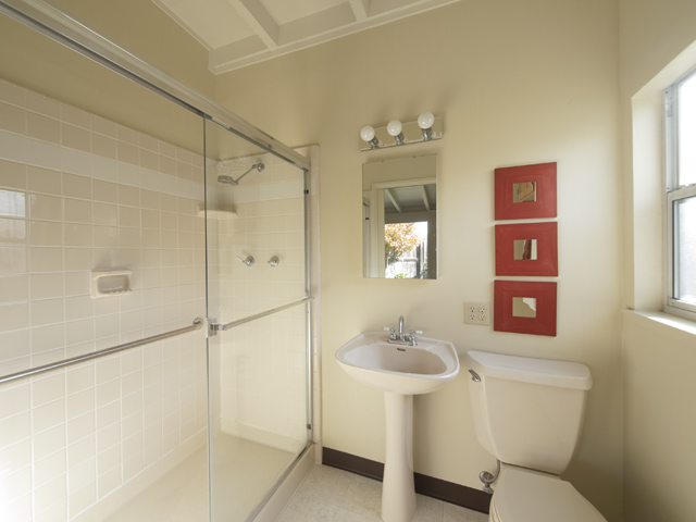 Master Bath picture - 3197 Stelling Dr, Palo Alto 94303