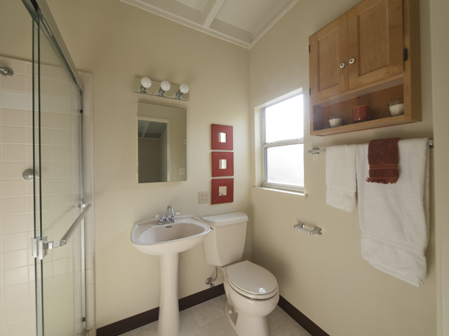 Master Bath picture - 3197 Stelling Dr, Palo Alto 94303