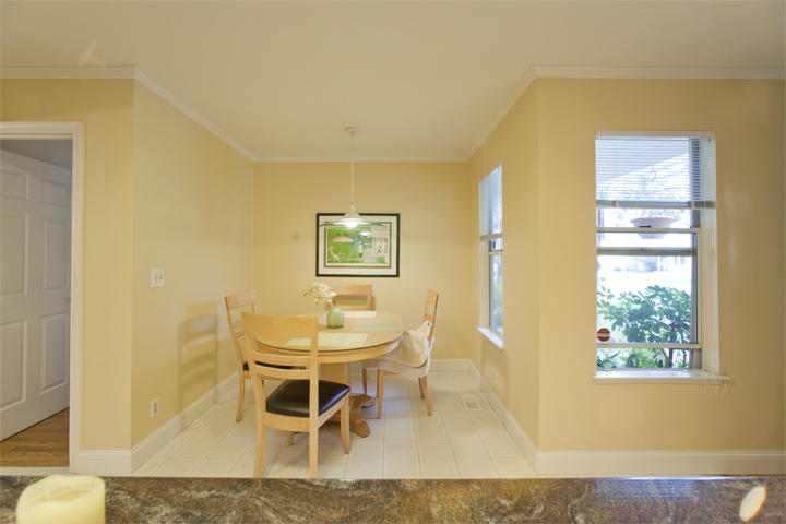 Breakfast Area  picture - 553 Suzanne Ct, Palo Alto 94306