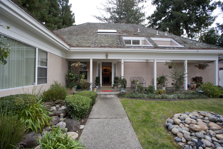 Entrance picture - 553 Suzanne Ct, Palo Alto 94306