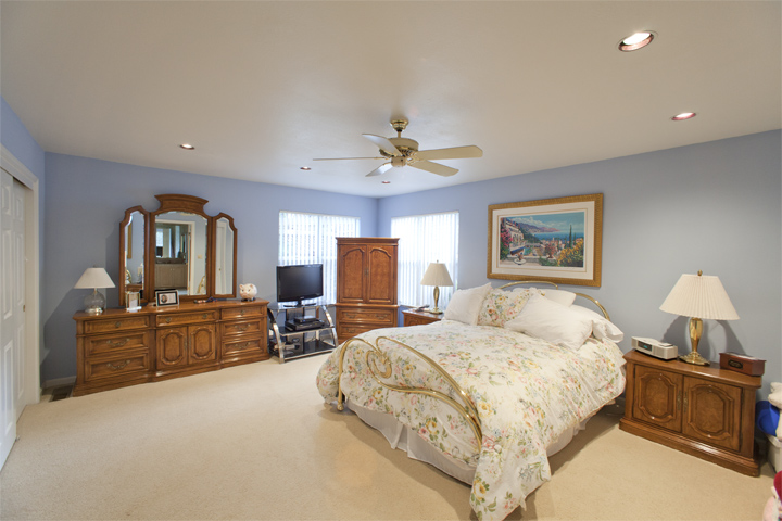 Master Bedroom picture - 553 Suzanne Ct, Palo Alto 94306