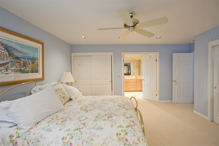 Master Bedroom picture - 553 Suzanne Ct, Palo Alto 94306