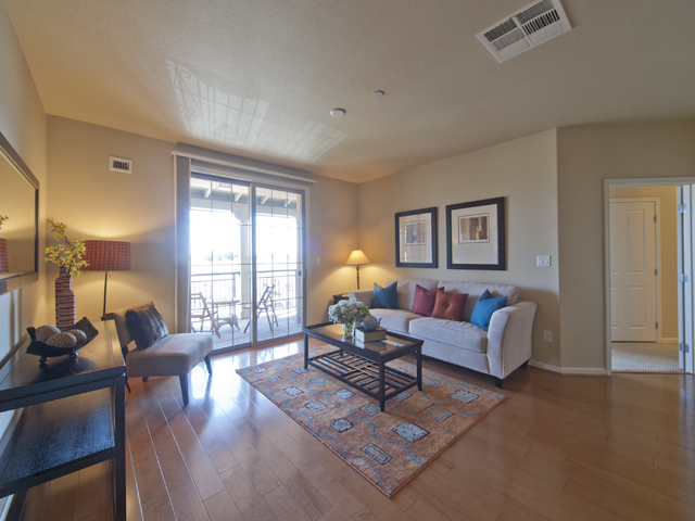 Living Room (C) picture - 20500 Town Center Ln 265, Cupertino 95014