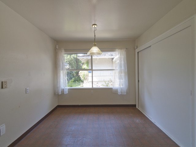 Breakfast Area picture - 291 Walter Hays Dr, Palo Alto 94303