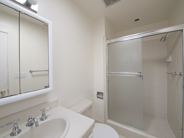 Master Bath picture - 291 Walter Hays Dr, Palo Alto 94303
