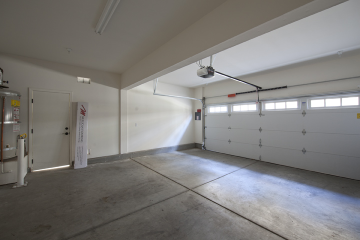 Garage (A) picture - 139 Azalea Dr, Mountain View 94041