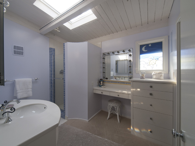 Bathroom 2 (A) Picture - 27197 Black Mountain Rd, Los Altos 94022 Bathroom 2 (A) picture - 27197 Black Mountain Rd, Los Altos 94022
