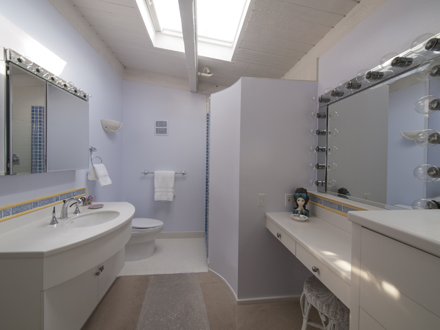 Bathroom 2 (B) Picture - 27197 Black Mountain Rd, Los Altos 94022 Bathroom 2 (B) picture - 27197 Black Mountain Rd, Los Altos 94022
