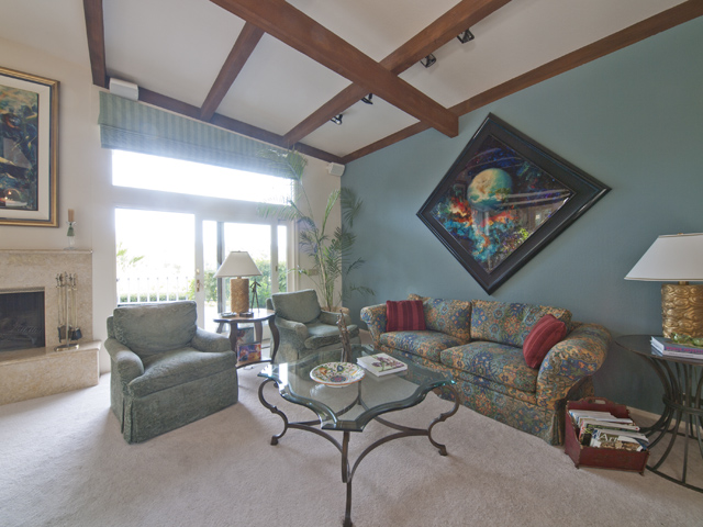 Family Room (C) picture - 27197 Black Mountain Rd, Los Altos 94022