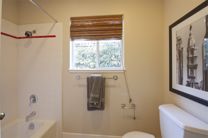 Bathroom 2 picture - 3245 Bryant St, Palo Alto 94306