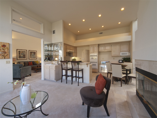 Family Room (B) picture - 810 Corriente Point Dr, Redwood Shores 94065