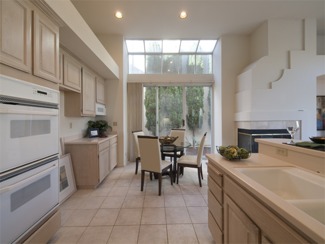 Kitchen Eating Area (A) Picture - 810 Corriente Point Dr, Redwood Shores 94065 Kitchen Eating Area (A) picture - 810 Corriente Point Dr, Redwood Shores 94065