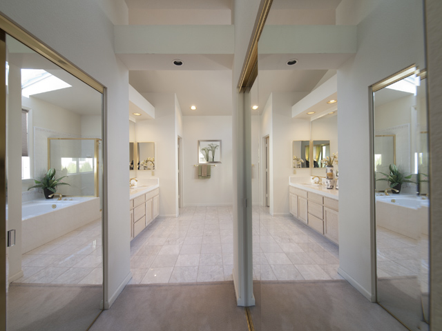 Master Bath (A) picture - 810 Corriente Point Dr, Redwood Shores 94065
